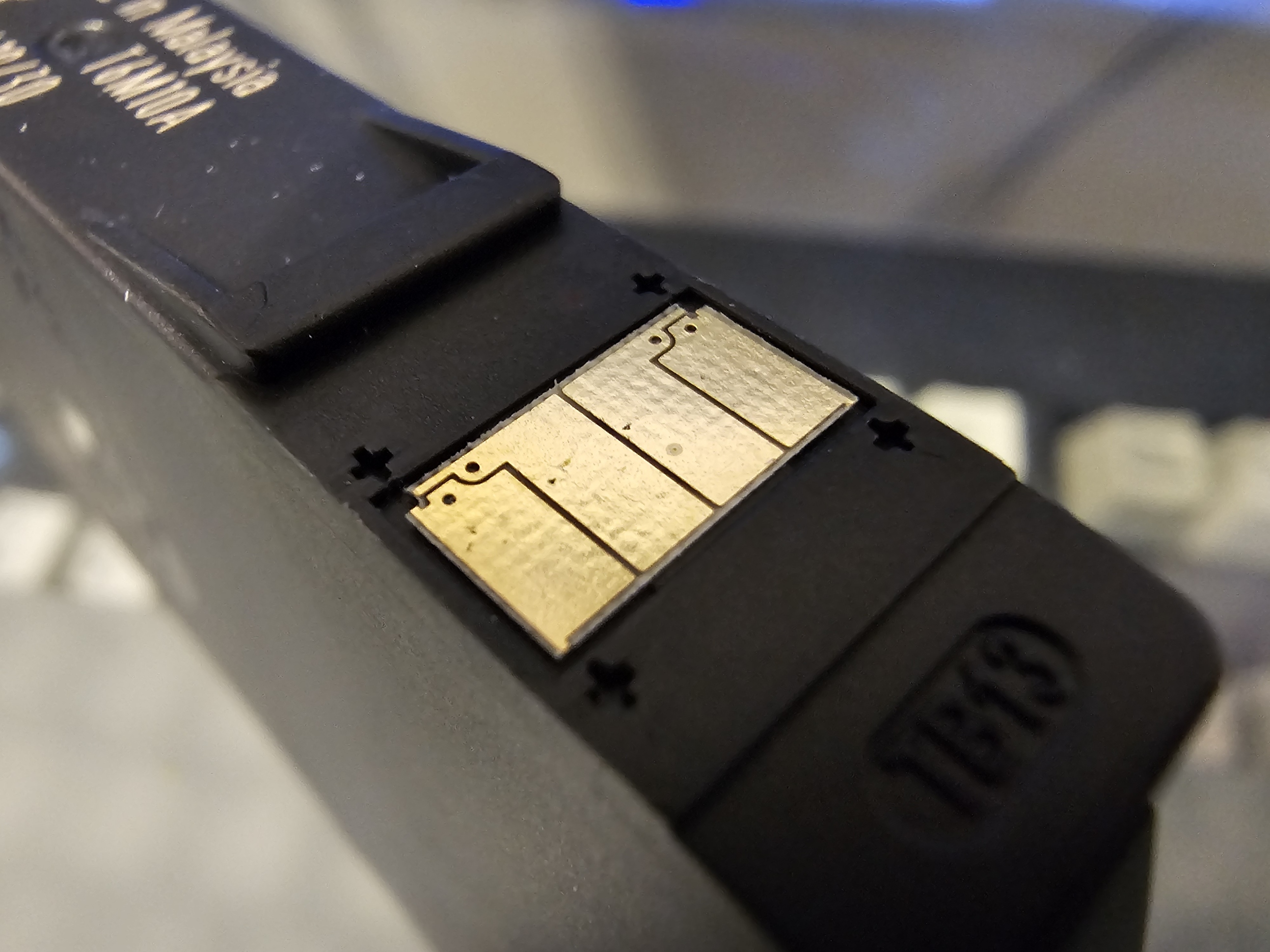 File:HP 902 ID chip.jpg