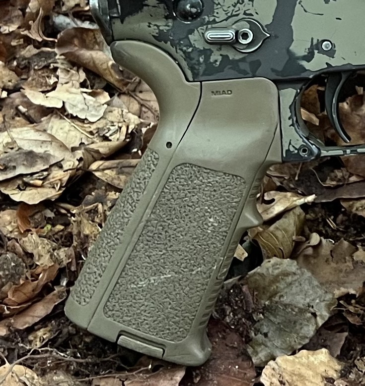 File:CRW-falsepos-ar15-pistol-grip.jpg