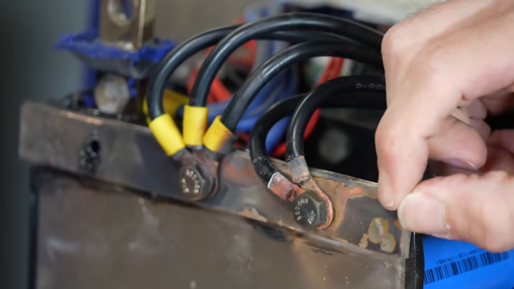 File:Prowse-Battle-Born-100Ah-teardown-busbar.png