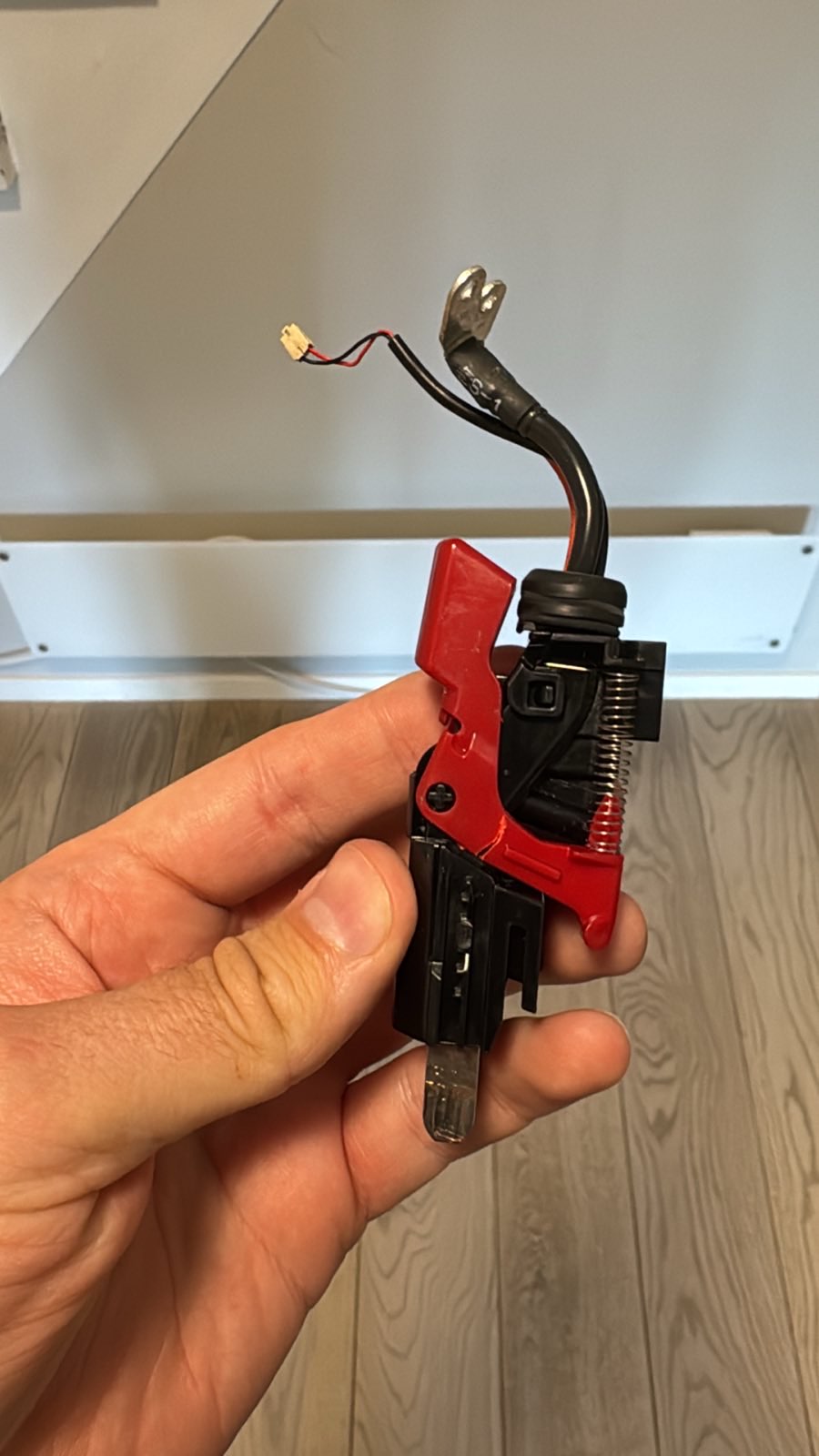File:Dyson V11 trigger.jpg